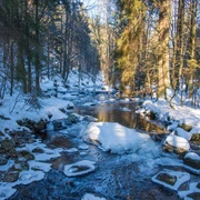 Winterlicher Flußlauf in der Stadt Oberharz am Brocken Winterlicher Flußlauf in der Stadt Oberharz am Brocken