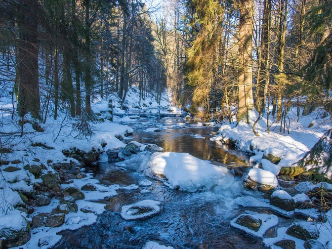 Winterlicher Flußlauf in der Stadt Oberharz am Brocken Winterlicher Flußlauf in der Stadt Oberharz am Brocken