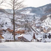 Winterlicher Blick auf die Ortsmitte von Bad Griesbach