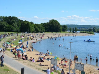 Ausblick vom Turm am Nordufer des Salzgittersees auf die Badebucht