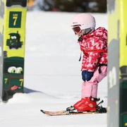 Sportler fegt durch die Tore