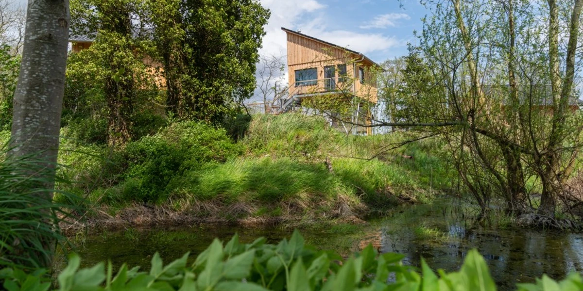 Die Außenansicht des Baumhauses Kohlmeise Die Außenansicht des Baumhauses Kohlmeise