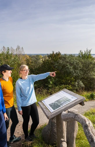 Wandern auf dem Naturlehrpfad am Grabschützer See