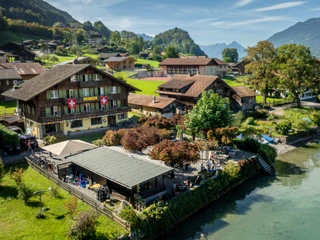 restaurant-seegarten-iseltwald-drohnenbild.jpg