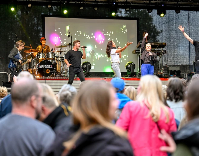 deluxe-radioband-schlossparty-2024-schloss-broich-muelheim.jpg