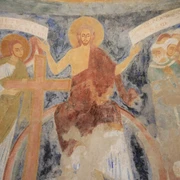 Sigwardskirche Idensen Wandmalerei in der Sigwardskirche zeigt Christus auf dem Thron, umgeben von Heiligen und Engeln.