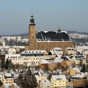 Bergstadt Schneeberg im Winter auf dem Panoramaweg