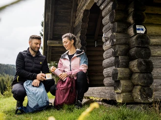 Rast an einer Schutzhütte