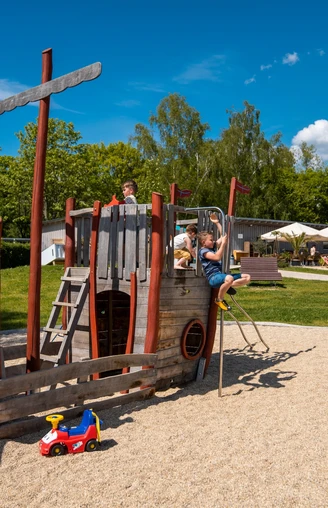 Abenteuerschiff im Freizeit- und Erlebnisgarten © J&J Media