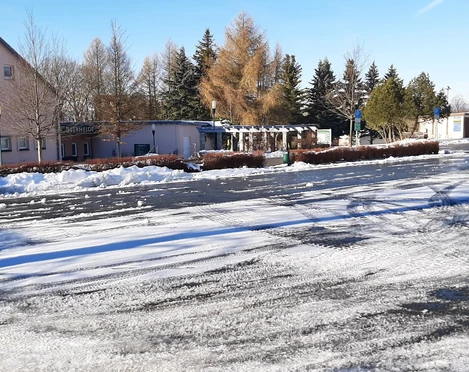 Parkplatz am Kulturhaus Beerheide im Winter