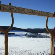 Einstieg in die Sonnenloipe Sosa an der Köhlerei Gläser, Schwarzenberger Straße