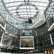 Atrium des NEO Leipzig - Innenstadt Leipzig Das lichtdurchflutete Atrium lädt zum Shoppen ein.