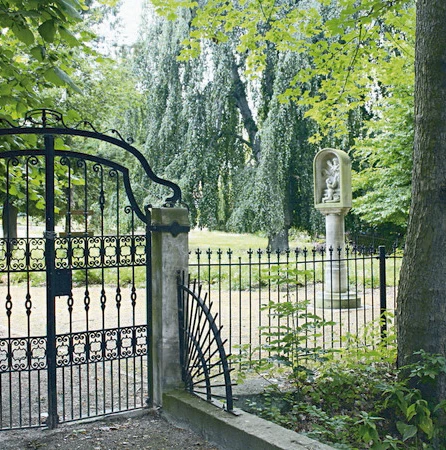 Park mit Moenchssaeule in Ragewitz