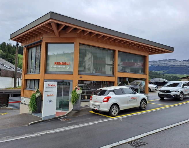 Die Renggli Handwerk & Design AG mitten im Dorf Sörenberg