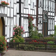 Godelheimer-Fachwerk-EnsembleZ.jpg Fachwerkensemble mit Vorgärten