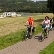 Der Weser-Radweg ist weitesgehend flach ohne nennenswerte Steigungen