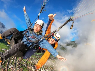 skywings-paragliding-tandemflug-sommer-nebelfetzen-unterseen.jpg