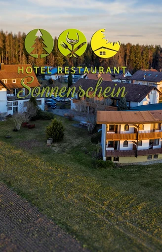 Hausansicht mit Logo