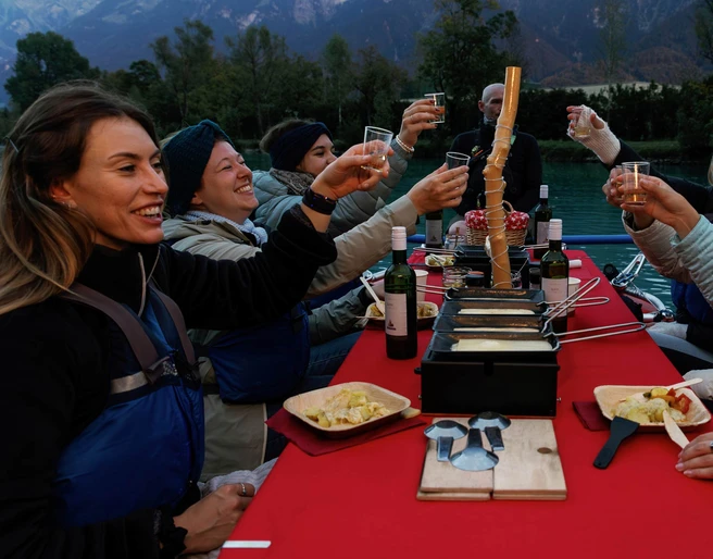 outdoor-switzerland-raclette-rafting-anstossen.jpg