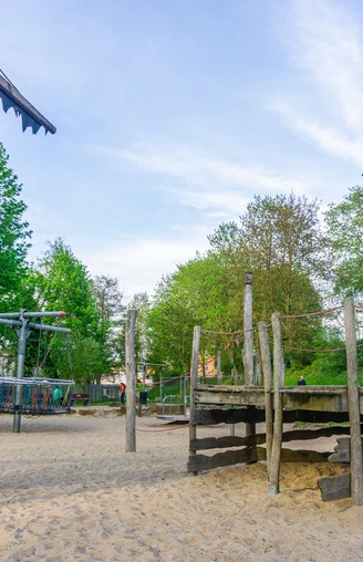 Auf diesem Abenteuer-Spielplatz können Kinder in eine Pirantenwelt eintauchen