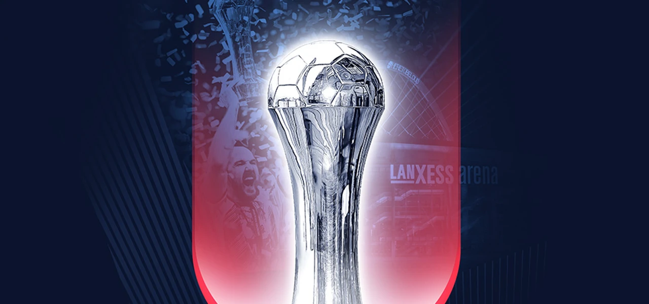 Silberner Pokal auf rotem Hintergrund vor der Lanxess Arena. Der Pokal hebt sich glänzend ab.Silver trophy on a red background in front of the Lanxess Arena. The trophy stands out brilliantly.