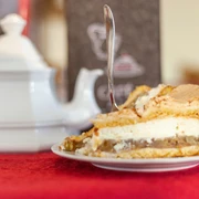Kuchengenuss im Café zur Elbe - von Rautenkranz Kuchengenuss im Café zur Elbe - von RautenkranzCake enjoyment at Café zur Elbe - by RautenkranzLe plaisir des gâteaux au Café zur Elbe - par RautenkranzTaartplezier bij Café zur Elbe - door RautenkranzKagenydelse på Café zur Elbe - af Rautenkranz