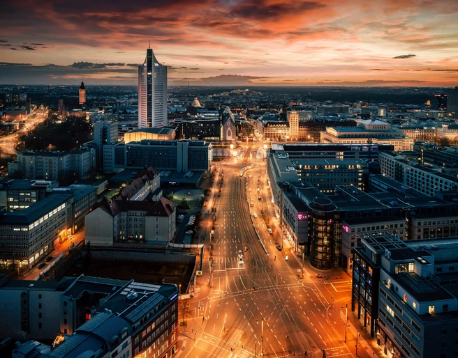 Your meeting & conference in Leipzig: Skyline above Grimmaischer Steinweg Tagung & Konferenz Leipzig Convention: Skyline über dem beleuchteten Grimmaischen Steinweg in der AbenddämmerungMeeting & conference Leipzig convention: Skyline above the illuminated Grimmaischer Steinweg at dusk
