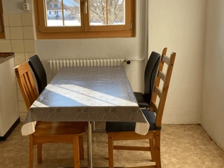 Cuisine avec table à manger