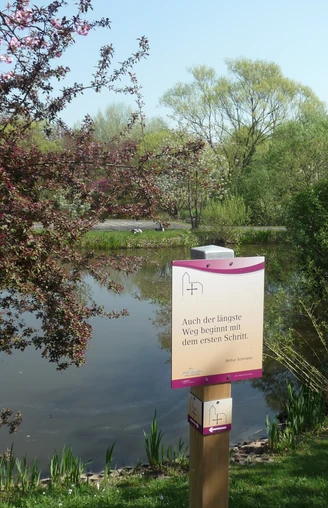 Zitatstafel Pilgerweg im Kurpark