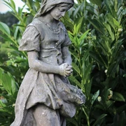 2024 Skulptur betendes Mädchen Burlage.jpg