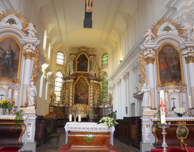 Altarraum katholische (ehemalige Kloster-)Kirche St. Abdon und Sennen in Salzgitter-Ringelheim