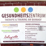 Eingangsschild Gesundheitszentrum am Bahnhof Lebenstedt mit Salzgrotte