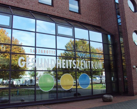 Hausansicht Gesundheitszentrum am Bahnhof Lebenstedt mit Salzgrotte