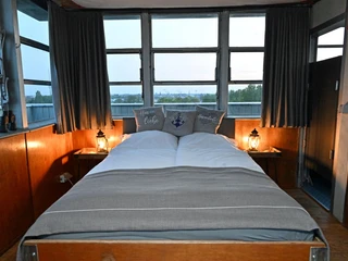 Signalturm Wilhelmshaven von innen mit Bett Signalturm Wilhelmshaven von innen mit Bett