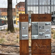 Stele Rathausplatz 1