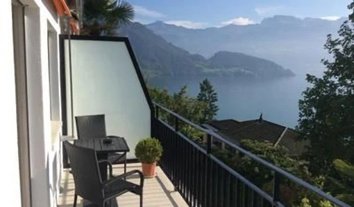 Seit 2014 neue, größere Terrasse mit noch mehr Seesicht auf die Berge und den Vierwaldstätter See