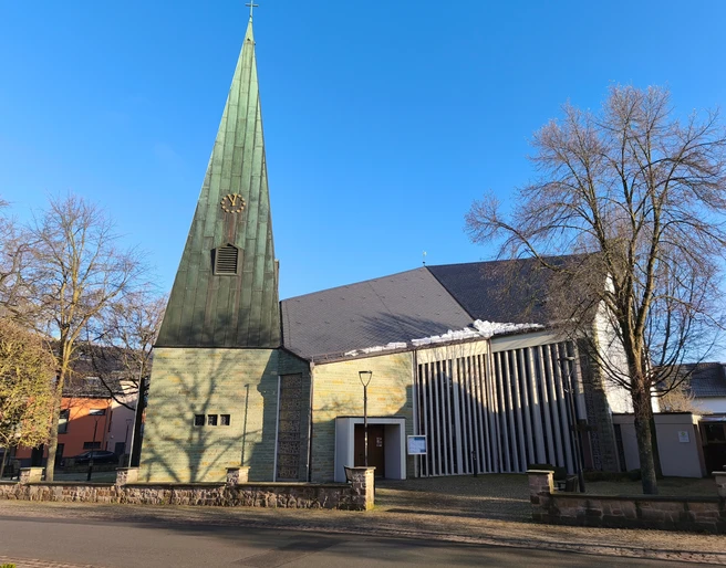 Aussenansicht_Kirche_Luetmarsen_Hoexter.jpg Außenansicht der Marienkirche in Lütmarsen aus den 70er Jahren