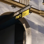 Free Workshop Theatre Cologne Fotografie des Eingangs zum Freien Werkstatt Theater Köln mit gelbem Schild überm Bogen.Photograph of the entrance to the Free Workshop Theater Cologne with yellow sign above the arch.