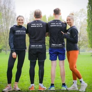 Lauftouren Leipzig - Running City Tours Vier Personen von Running City Tours stehen in Sportkleidung in einem Park
