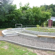 Kneipptretbecken mit Barfußparcours am Waldschwimmbad Salzgitter-Gebhardshagen