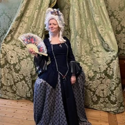 internationaler Frauentag Museumspädagogin Michelle Grimke im Anna Amalia-Zimmer im Schloss