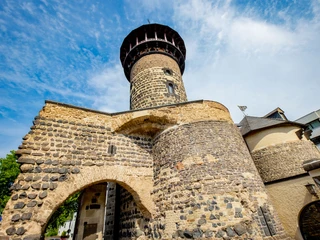 Eventlocation_Ulrepforte_Außenansicht_1.jpg Außenansicht der Ulrepforte: Wachturm der Stadtmauer KölnExterior view of the Ulrepforte: Watchtower of the Cologne city wall