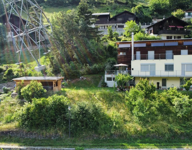 drohnenbild_haus_aussen_sommer