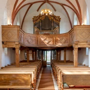 Kirche Zschortau mit Scheibe-Orgel Zu sehen ist die Scheibe-Orgel in der St. Nikolai Kirche in Zschortau.