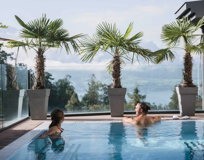 solbad-sigriswil-aussenpool-paar.jpg