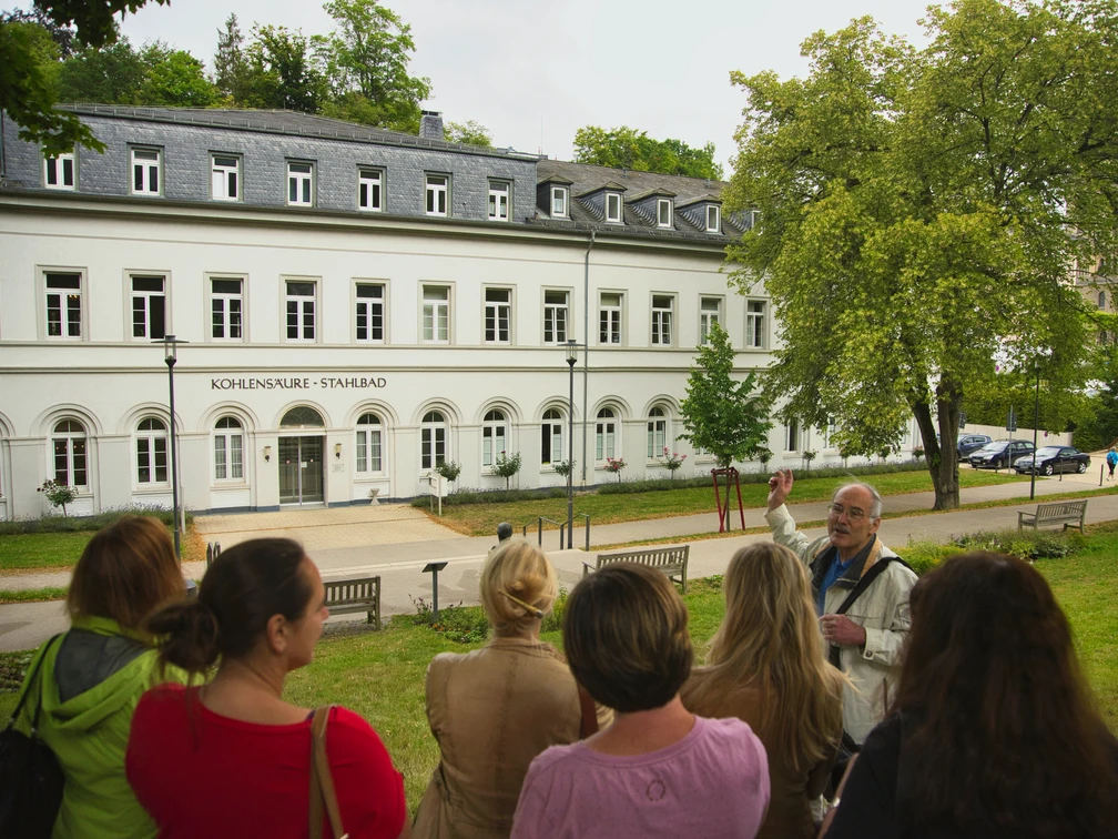 Stadtführung_Stahlbadehaus_hochaufgelöst©Stadt Bad Schwalbach, Fotografen Eschenauer & Franke.jpg