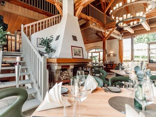 Restaurant Herzstück im Hotel Kloster Nimbschen Das Hotelrestaurant Herzstück im Kloster Nimbschen strahlt in mordern rustikalem Design.