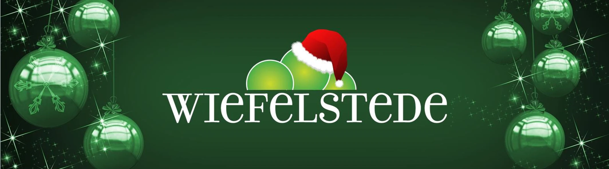 platzhalter_weihnachten_wiefelstede Grüner Hintergrund mit Weihnachtskugeln, Schriftzug Wiefelstede, rote Mütze auf dem Logo.
