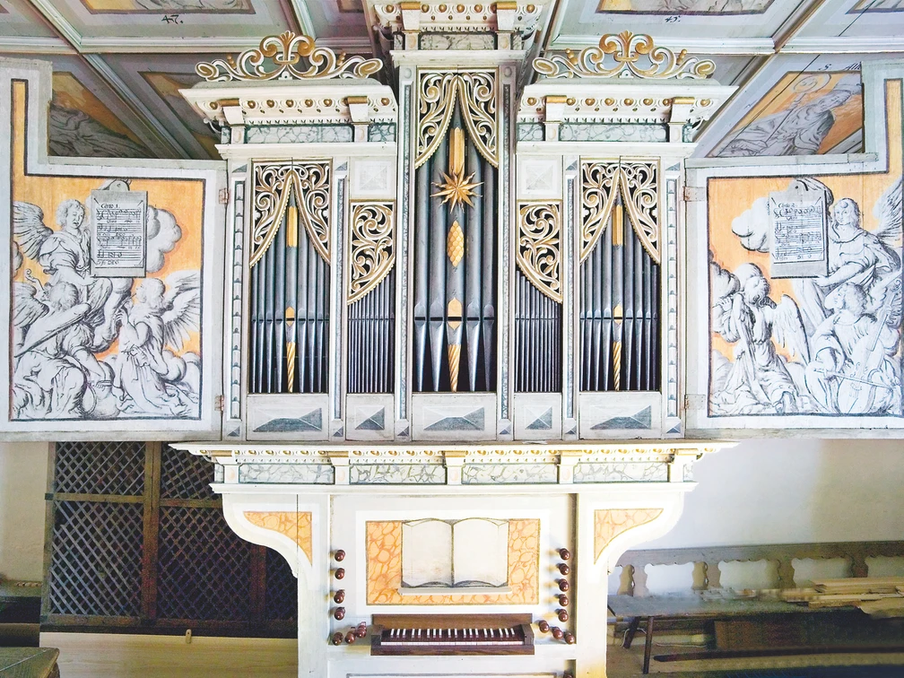Renaissance-Orgel in der Wehrkirche zu Pomßen Zu sehen ist die Renaissance-Orgel aus dem 13. Jahrhundert die sich in der Wehrkirche zu Pomßen befindet.