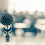 Mikrofon_Vortrag_c_adobestock_chinnapong.jpg
